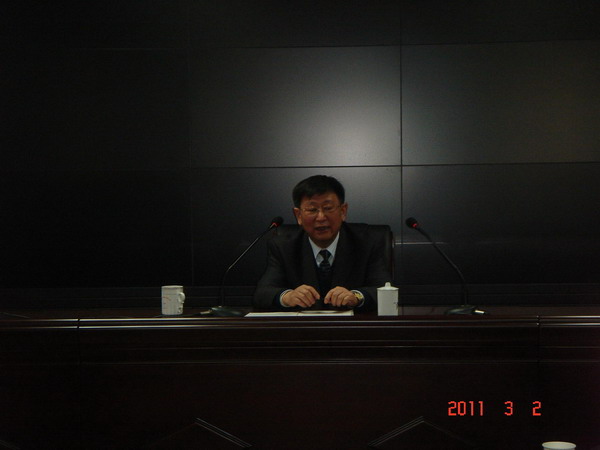 集團(tuán)董事席華武總經(jīng)理、王重樂(lè)副總經(jīng)理，集團(tuán)書記張正山親臨培訓(xùn)現(xiàn)場(chǎng)為大家授課